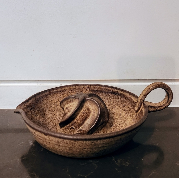 Handmade Pottey Citrus Juicer - Picture 1 of 5